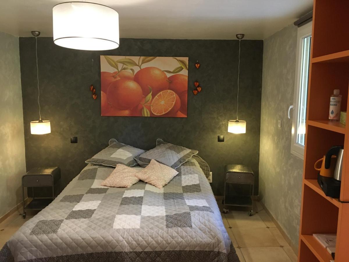 Le Mas Aux Aromes Puget Exterior photo